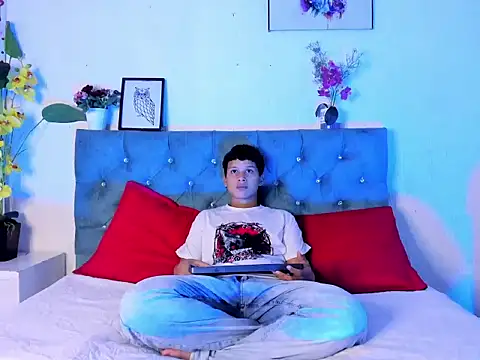 AlexDuMontt online show from February 3, 2026, 8:03 pm