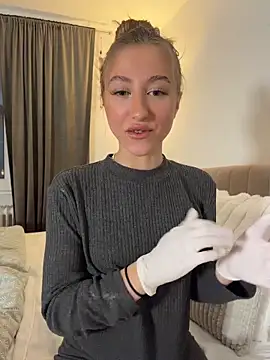 romyxxs online show from April 16, 2026, 7:25 pm