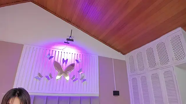  Kailythompson online show from March 21, 2026, 7:18 pm