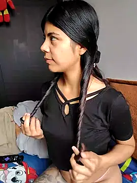 Snapshot of Roxan_King chatting on March 3, 2026, 12:23 pm Roxan King online show from March 3, 2026, 12:23 pm