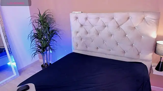 Valenvega  online show from April 18, 2026, 12:40 pm