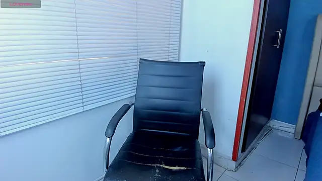 Charlothe 01 online show from April 18, 2026, 8:53 pm