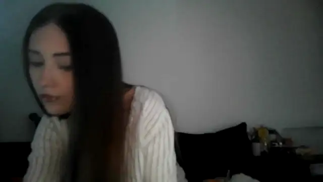 karlaluuvv online show from March 23, 2026, 1:11 pm