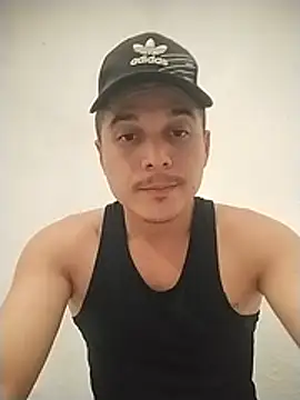 Snapshot of Reuss25 chatting on July 17, 2026, 4:32 am Reuss25 online show from July 17, 2026, 4:32 am