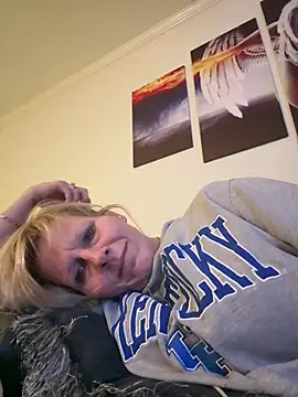 Snapshot of FireAfterDark chatting on February 19, 2026, 6:10 am FireAfterDark online show from February 19, 2026, 6:10 am