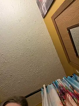 lickablelynn87 online show from February 11, 2026, 4:40 pm