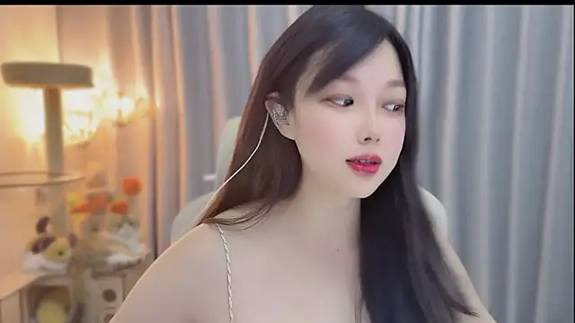 Snapshot of Yumi_yuni chatting on June 5, 2026, 12:22 pm Yumi yuni online show from June 5, 2026, 12:22 pm