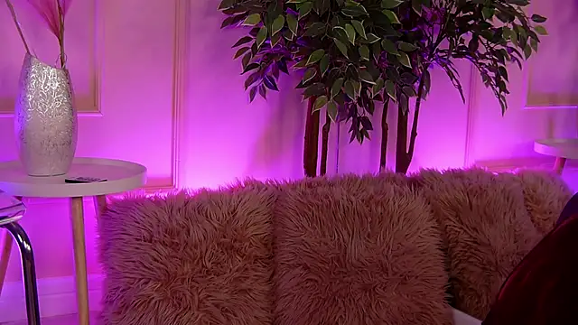 CrystalRedd online show from February 21, 2026, 6:04 am