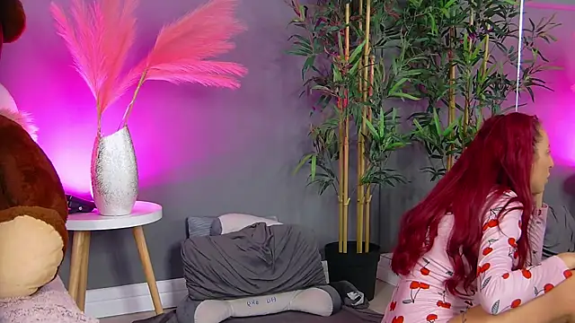 CrystalRedd online show from April 3, 2026, 4:30 am