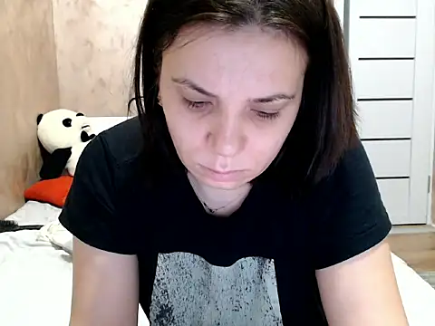 LorraGrey online show from February 9, 2026, 4:32 am