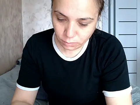 LorraGrey online show from May 20, 2026, 6:10 am