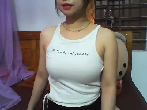 NinaKey online show from April 4, 2026, 4:19 am