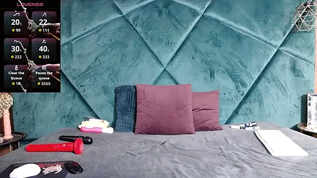 LannaQuinn online show from April 15, 2026, 3:12 am