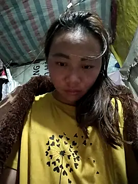 Snapshot of Bella-222 chatting on February 18, 2026, 11:23 pm Bella-222 online show from February 18, 2026, 11:23 pm