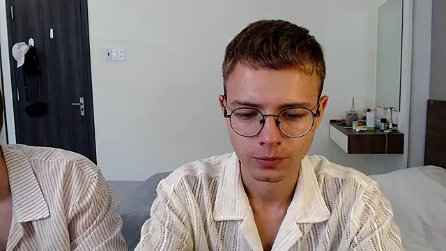 NikiKerryCum online show from May 7, 2026, 5:55 am