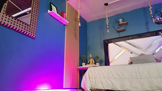 Snapshot of Ladyy_brownn chatting on April 2, 2026, 11:39 am Ladyy brownn online show from April 2, 2026, 11:39 am