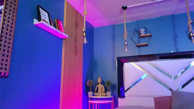 Snapshot of Ladyy_brownn chatting on April 15, 2026, 11:49 am Ladyy brownn online show from April 15, 2026, 11:49 am