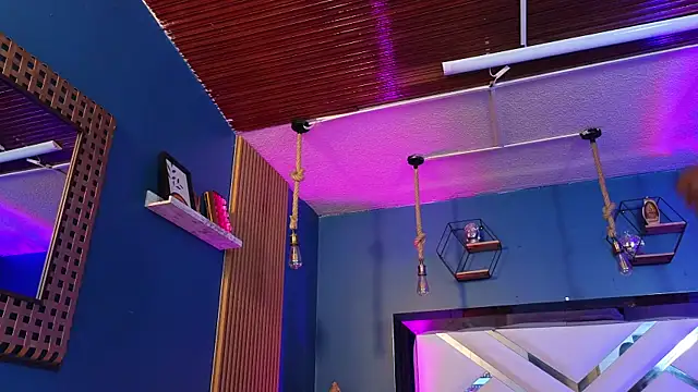 Snapshot of Ladyy_brownn chatting on April 17, 2026, 11:24 am Ladyy brownn online show from April 17, 2026, 11:24 am