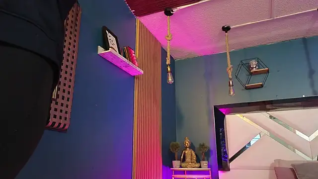 Snapshot of Ladyy_brownn chatting on April 14, 2026, 11:59 am Ladyy brownn online show from April 14, 2026, 11:59 am