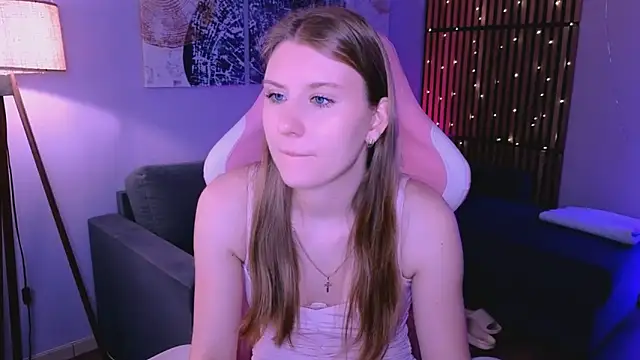 Caroline Desire  online show from April 1, 2026, 7:31 am