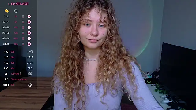 Snapshot of Milounee chatting on July 11, 2026, 8:14 am Milounee online show from July 11, 2026, 8:14 am