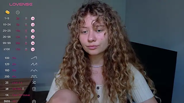 Snapshot of Milounee chatting on July 10, 2026, 2:28 pm Milounee online show from July 10, 2026, 2:28 pm