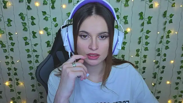 Snapshot of AliceIMonta chatting on February 21, 2026, 12:18 pm AliceIMonta online show from February 21, 2026, 12:18 pm