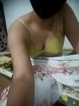 Snapshot of aishwarya_sunkisser chatting on February 3, 2026, 1:27 pm aishwarya sunkisser online show from February 3, 2026, 1:27 pm