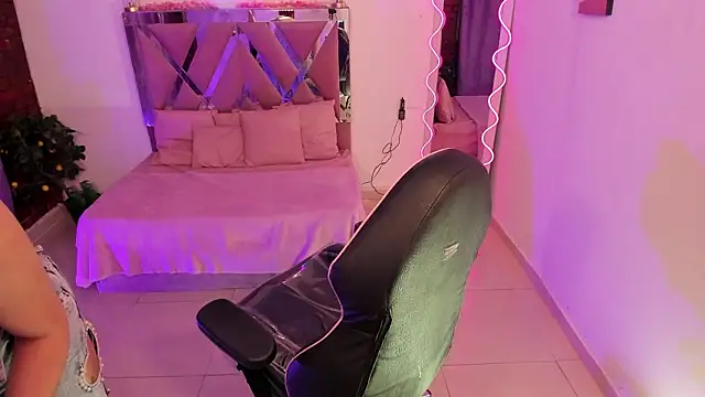 ZAYRA TAY online show from February 28, 2026, 11:32 am