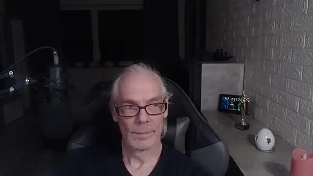 Snapshot of KoelnKoeln chatting on February 4, 2026, 6:58 pm KoelnKoeln online show from February 4, 2026, 6:58 pm