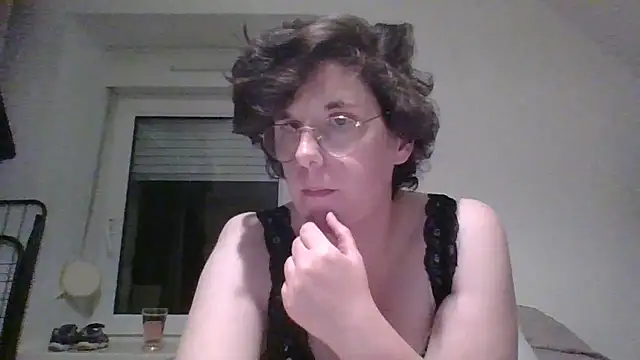 OIseauNoir88 online show from April 15, 2026, 7:58 pm