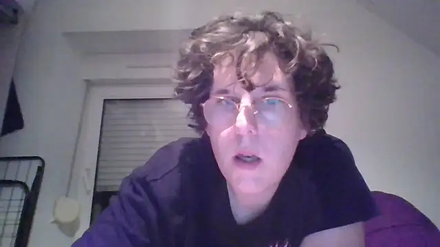 OIseauNoir88 online show from April 5, 2026, 8:15 pm