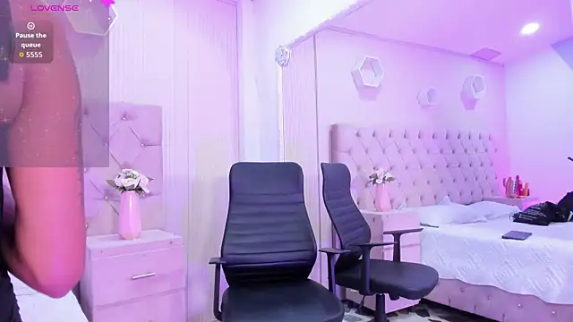 JazminRusso  online show from April 9, 2026, 4:58 am