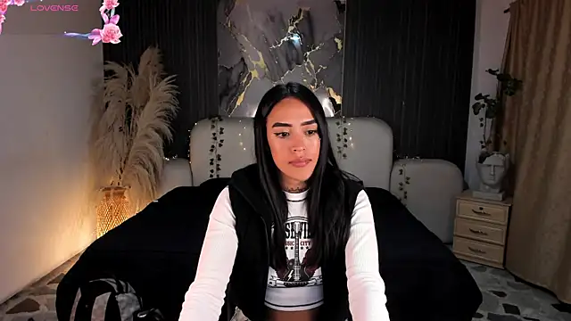 JazminRusso  online show from June 8, 2026, 6:47 am