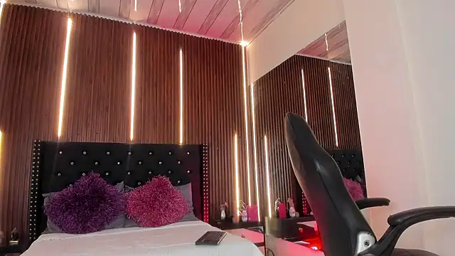 Viannca   online show from March 14, 2026, 4:29 am