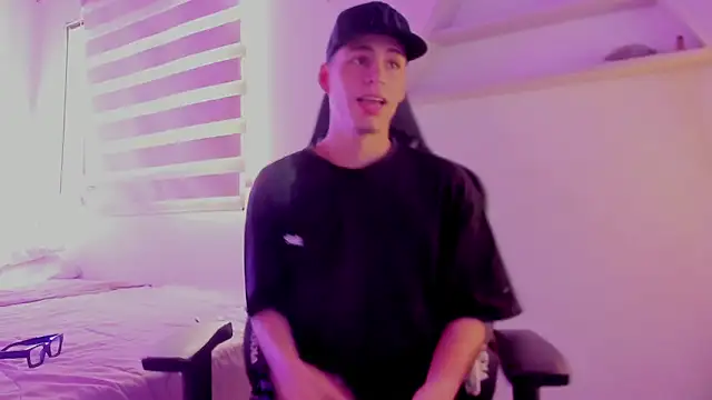 Snapshot of juan_posada chatting on February 19, 2026, 2:47 pm juan posada online show from February 19, 2026, 2:47 pm