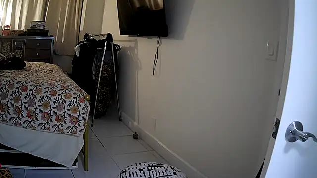 AlexisKayx online show from April 2, 2026, 1:46 am