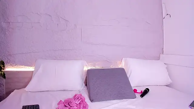 Zafiro11  online show from April 2, 2026, 12:12 pm