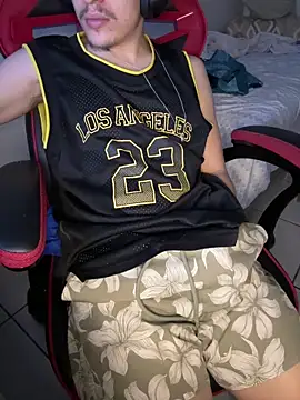 hungtwinkBR online show from April 12, 2026, 7:39 pm