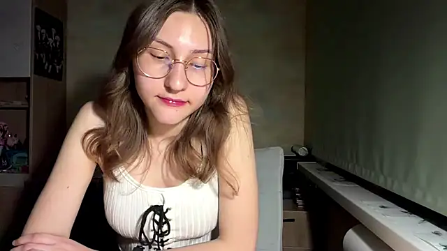 Snapshot of Miaaa_Moon chatting on May 10, 2026, 5:59 pm Miaaa Moon online show from May 10, 2026, 5:59 pm