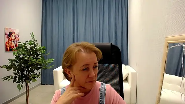 Snapshot of MONA_W chatting on May 27, 2026, 11:06 am MONA W online show from May 27, 2026, 11:06 am