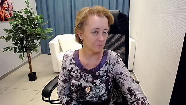 Snapshot of MONA_W chatting on June 3, 2026, 11:00 am MONA W online show from June 3, 2026, 11:00 am