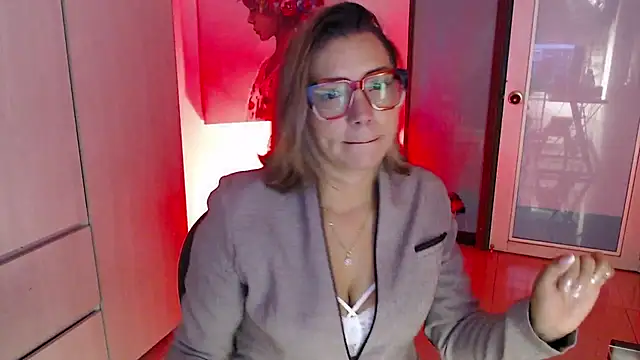 milfsecret69 online show from April 16, 2026, 11:44 am