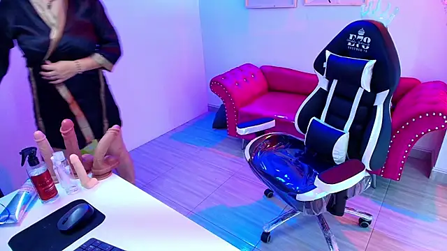 Madame scarlett online show from April 12, 2026, 11:35 am