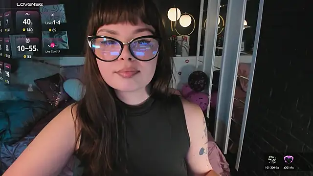 Snapshot of Maykinkya chatting on February 15, 2026, 9:03 pm Maykinkya online show from February 15, 2026, 9:03 pm