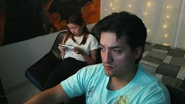 Snapshot of RoseSinsDonViktor chatting on April 28, 2026, 8:35 pm RoseSinsDonViktor online show from April 28, 2026, 8:35 pm