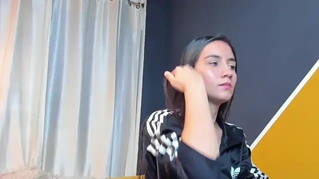 Vaiolletcooper online show from March 31, 2026, 3:58 pm