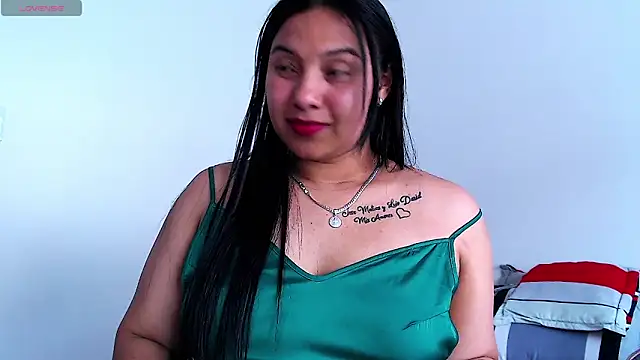 Snapshot of emily-rousee- chatting on February 14, 2026, 6:41 pm emily-rousee- online show from February 14, 2026, 6:41 pm