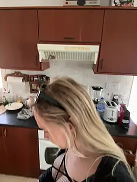 Snapshot of Ellie-rosee chatting on February 27, 2026, 6:57 am Ellie-rosee online show from February 27, 2026, 6:57 am