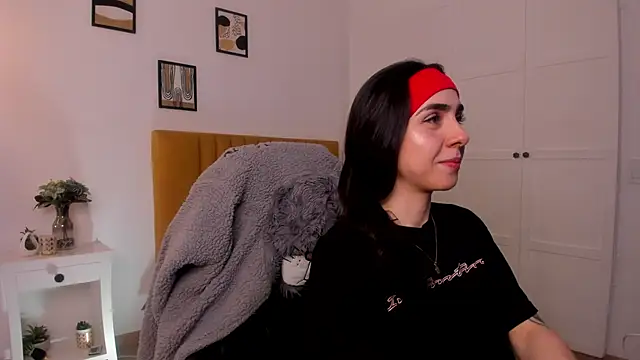 Luna tagliaferri online show from February 14, 2026, 9:04 pm